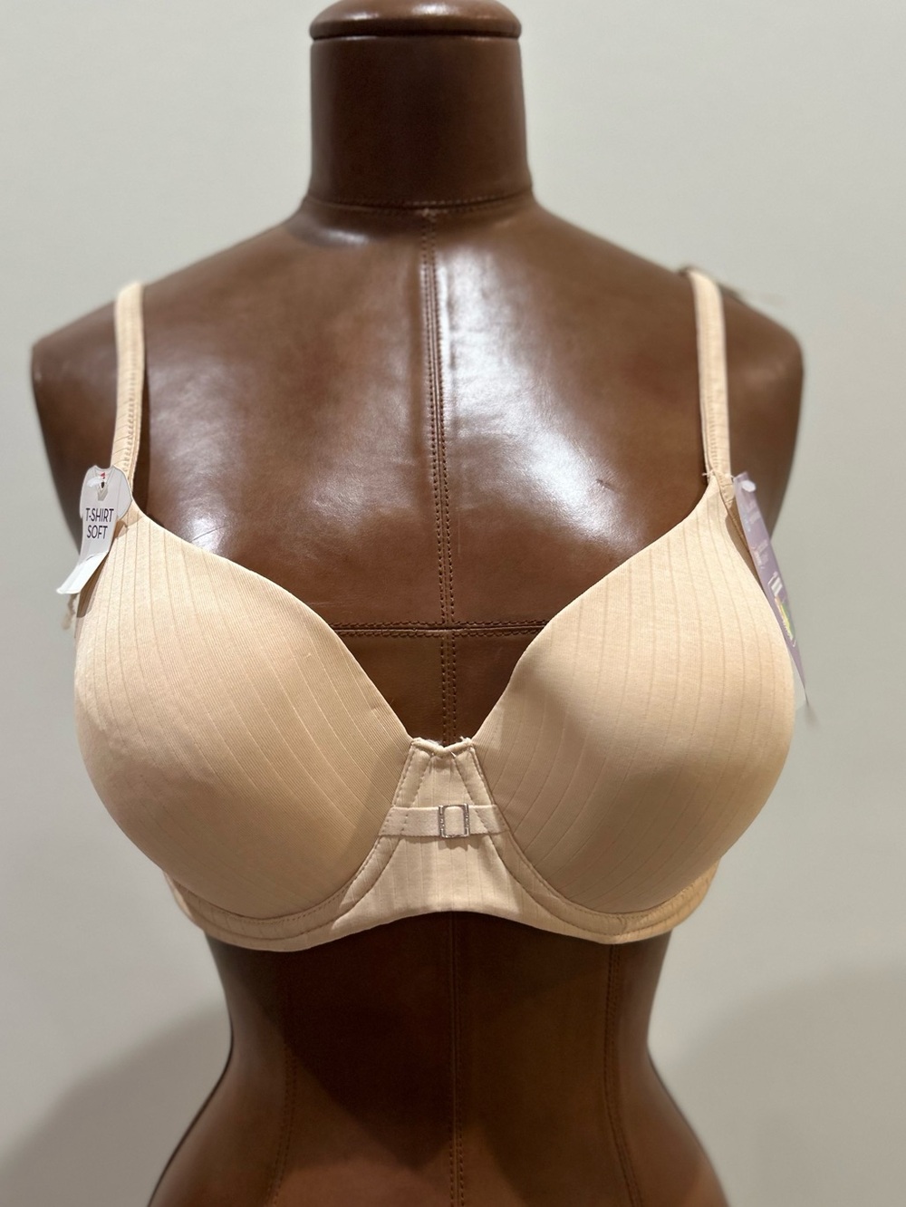 Hanes Everyday Smooth T-Shirt Bra in Light Nude size 38 B NWT